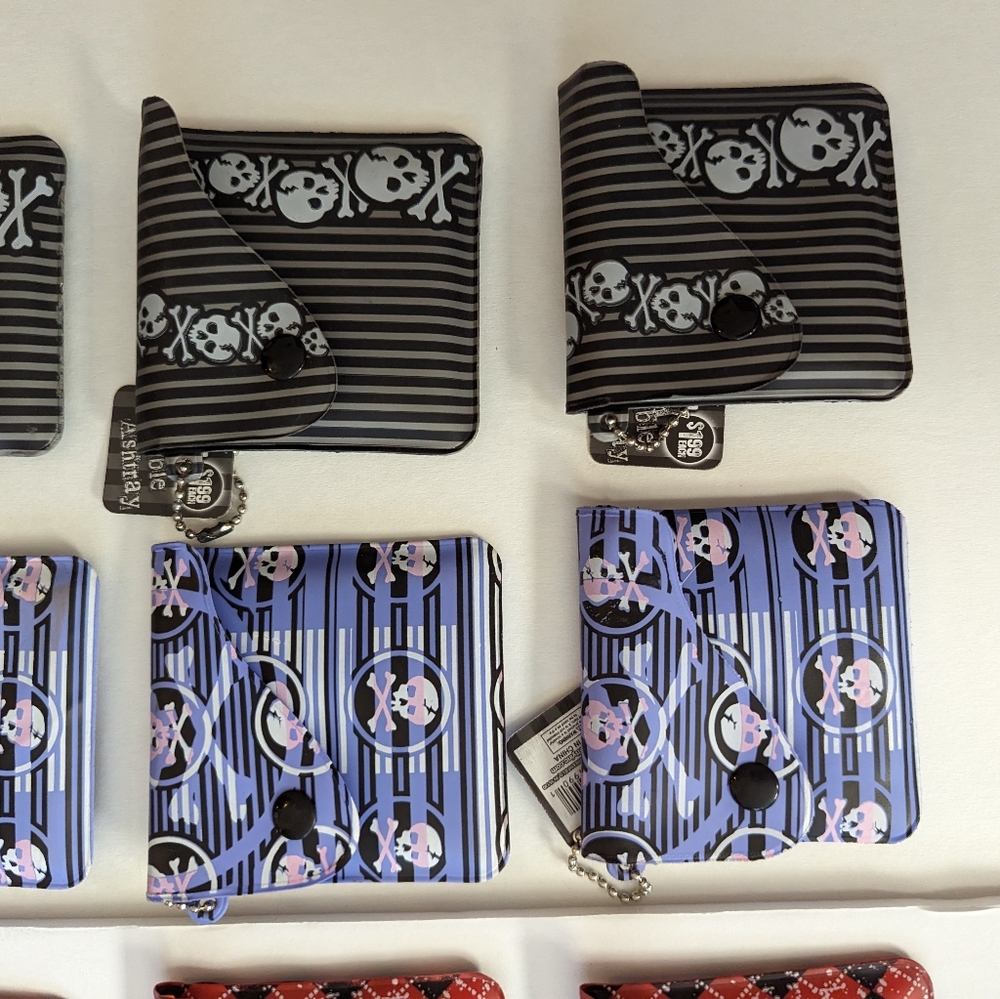 Wholesale Lot Of 30 Pcs PUNK GOTH PORTABLE ASHTRAY COIN MINI PURSE KEYCHAIN - Picture 2 of 6